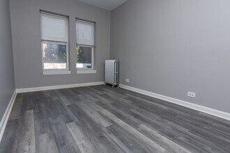 7446 S Kingston Ave in Chicago, IL - Foto de edificio - Building Photo