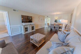 4725 Lucerne Lakes Blvd E in Greenacres, FL - Building Photo - Building Photo