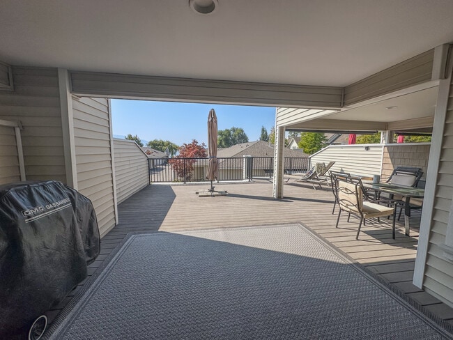 4004 Bluebird Rd in Kelowna, BC - Building Photo - Building Photo