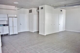 690 SW 1st Ct, Unit 2325 in Miami, FL - Building Photo - Building Photo
