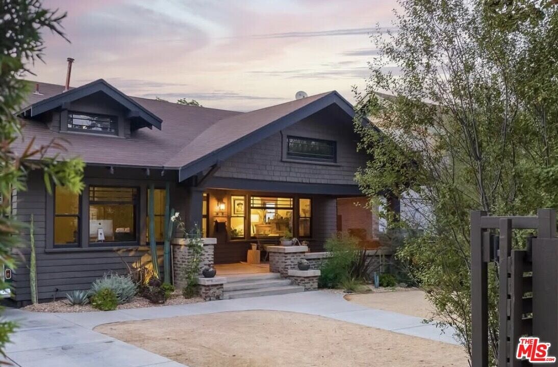 1421 Edgecliffe Dr in Los Angeles, CA - Building Photo