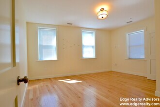 2021 Commonwealth Avenue, Unit 2 in Boston, MA - Building Photo - Building Photo