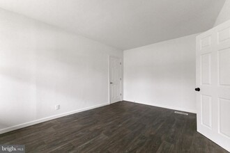 211 Broad St in Beverly, NJ - Building Photo - Building Photo