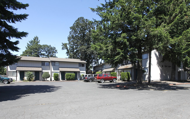 The Oaks in Newberg, OR - Building Photo - Building Photo