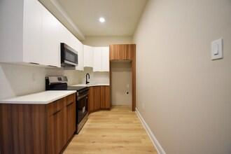 1030 N 48th St in Philadelphia, PA - Building Photo - Building Photo