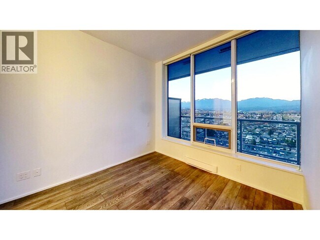 1955 Alpha Wy. in Burnaby, BC - Building Photo - Building Photo