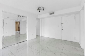 4805 NW 7th St, Unit 10515 in Miami, FL - Building Photo - Building Photo
