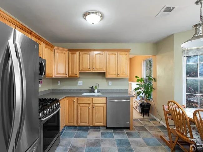 1006 Cypress Ln in East Brunswick, NJ - Building Photo - Building Photo