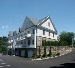 2 Dearfield Dr in Greenwich, CT - Building Photo - Other