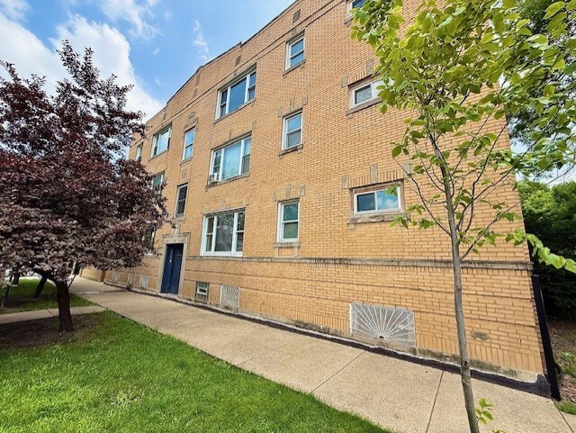 property at 3757 W Le Moyne St
