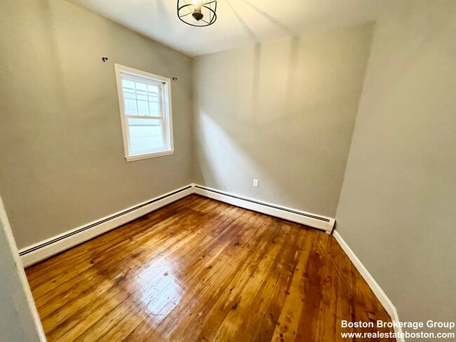 31 Falcon St, Unit 2 in Boston, MA - Building Photo - Building Photo