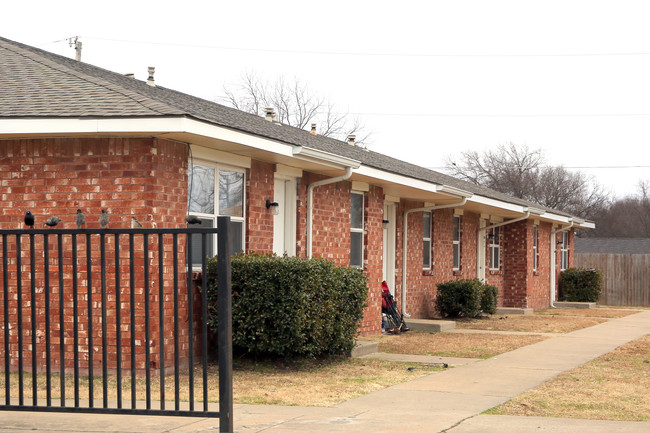 Lilac Road in Chouteau, OK - Foto de edificio - Building Photo