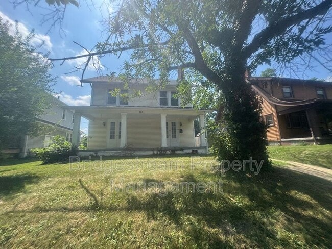 property at 144 W Parkwood Dr