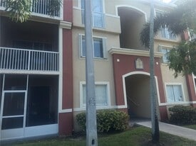 7085 Nova Dr, Unit 203 in Davie, FL - Building Photo