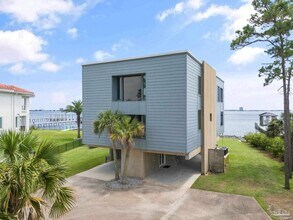 1319 Soundview Trail in Gulf Breeze, FL - Building Photo - Building Photo