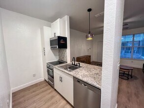 621 SW 10th St in Gainesville, FL - Building Photo - Building Photo