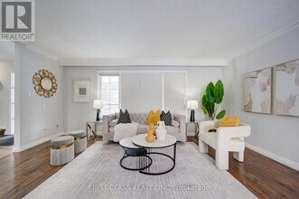 126 Sherwood Forest Dr in Markham, ON - Building Photo - Building Photo