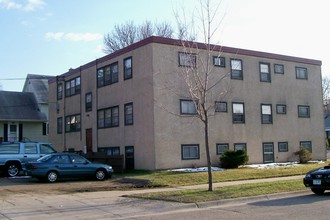 1140 Western Ave N in St. Paul, MN - Foto de edificio - Building Photo