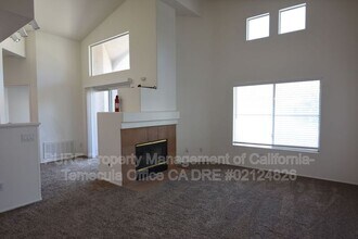 5560 Renaissance Ave in San Diego, CA - Building Photo - Building Photo