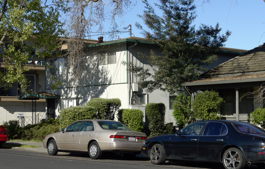 138 Jackson Ave in Redwood City, CA - Building Photo