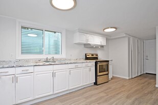 1366 Pascal St, Unit Unit A in St. Paul, MN - Building Photo