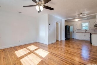 1028 NE 7th Ave in Gainesville, FL - Building Photo - Building Photo