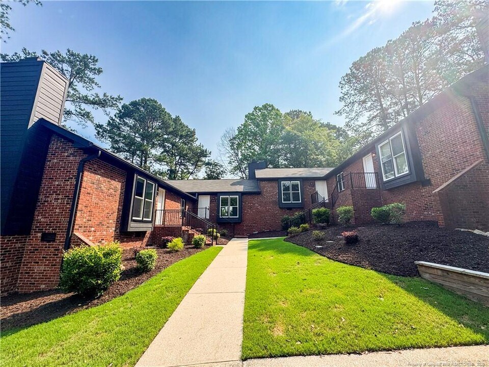533 Coronation Dr in Fayetteville, NC - Building Photo
