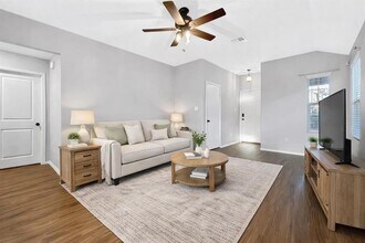 353 Bronco Billy Dr in Jarrell, TX - Building Photo - Building Photo