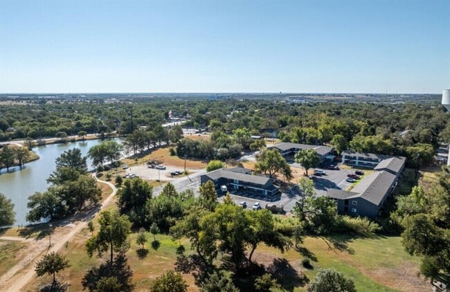 1209 Vance St in Taylor, TX - Building Photo - Building Photo