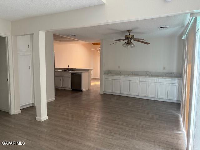 44104 30th St W in Lancaster, CA - Foto de edificio - Building Photo