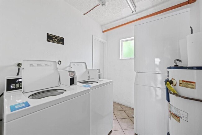 609 NE 13th Ave, Unit 102 in Fort Lauderdale, FL - Foto de edificio - Building Photo