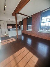 48 Water St, Unit 302 in Worcester, MA - Foto de edificio - Building Photo
