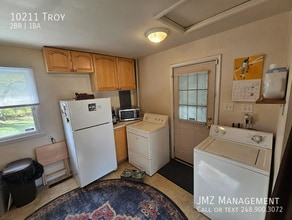 10211 Troy St in Oak Park, MI - Building Photo - Building Photo