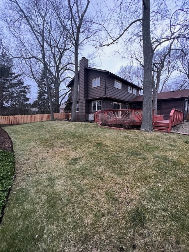 1631 Dundee Rd in Northbrook, IL - Building Photo - Building Photo