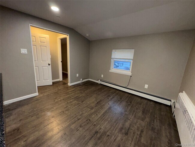 94 4th Ave in East Rockaway, NY - Building Photo - Building Photo