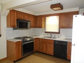 423 Valley in Collinsville, IL - Building Photo - Building Photo