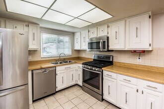 10502 Linger Ln in Orlando, FL - Building Photo - Building Photo