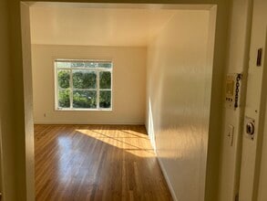 Sunny View Terrace in Oakland, CA - Building Photo - Building Photo