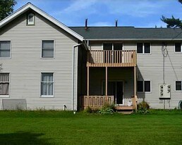 9425 State Rd in Glenwood, NY - Building Photo