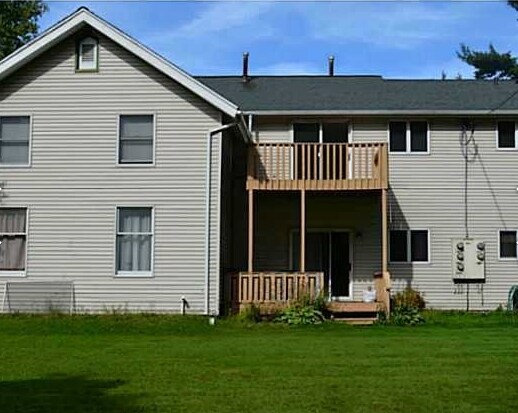9425 State Rd in Glenwood, NY - Foto de edificio