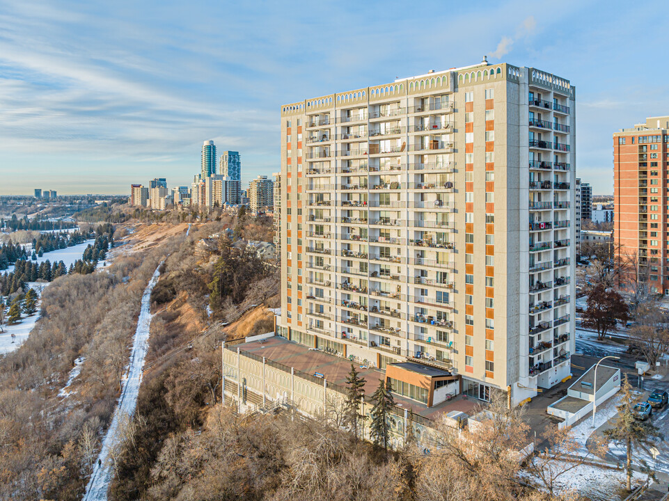 The Valhalla in Edmonton, AB - Building Photo