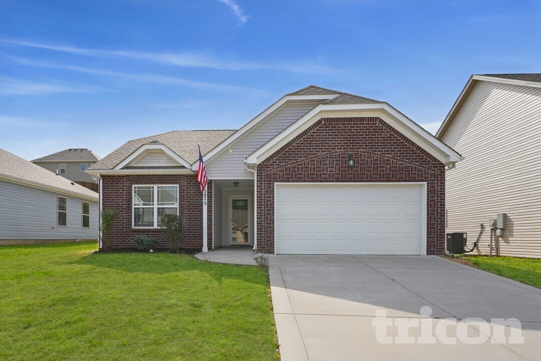 1059 Berra Dr in Springfield, TN - Building Photo