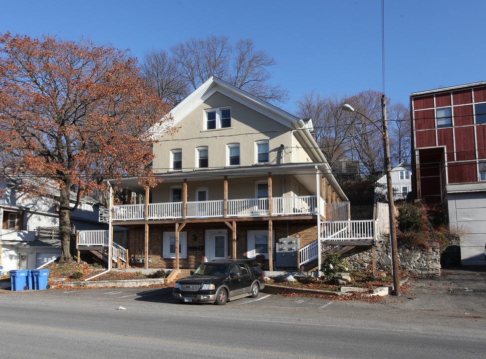 1657 S Main St in Waterbury, CT - Building Photo