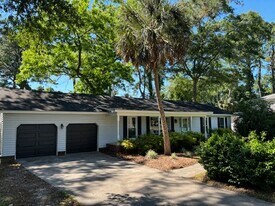 747 Gypsy Ln in Mount Pleasant, SC - Building Photo