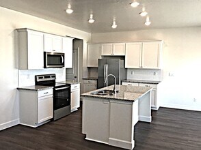 825 S 825 W in West Bountiful, UT - Building Photo - Building Photo