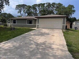 871 Sanford St SW in Palm Bay, FL - Building Photo