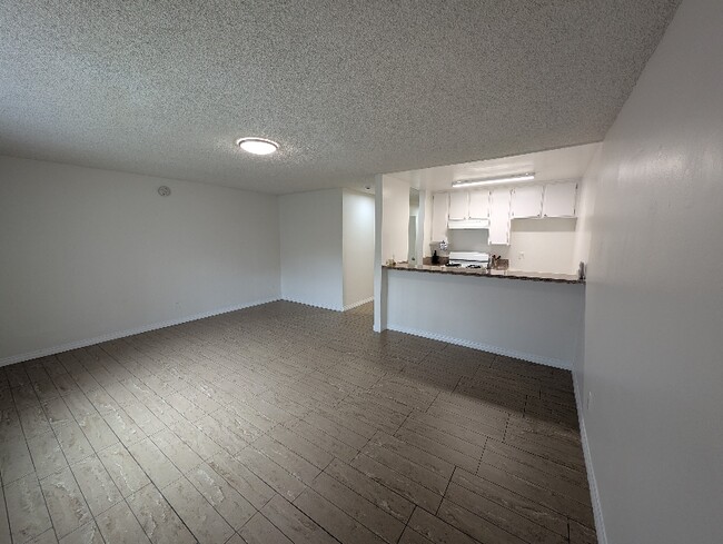 6612 Sylmar Ave in Los Angeles, CA - Building Photo - Building Photo