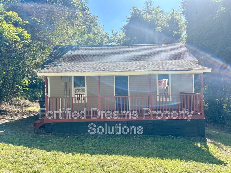 2020 Row St in Winston-Salem, NC - Building Photo