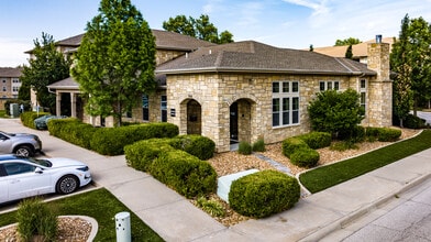 The Frontier West Lawrence in Lawrence, KS - Foto de edificio - Building Photo