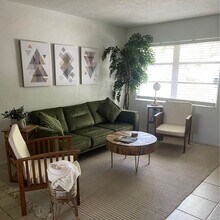 2869 Yorktown St in Sarasota, FL - Foto de edificio - Building Photo